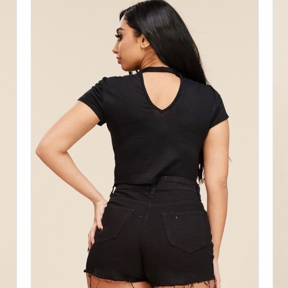 Chic Graphic Print Crop Top - Picture 3 of 3